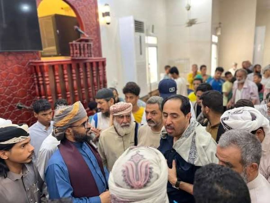 الوزير "البكري" يُعبّر عن أستنكاره لقيام جنود بإقتحام حرمة احد المسجد بالمنصورة عدن