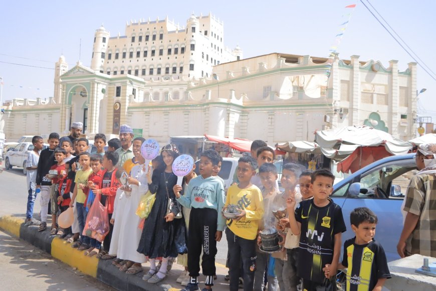 أطفال مدينة سيئون يستقبلون العام الهجري الجديد 1447هـ