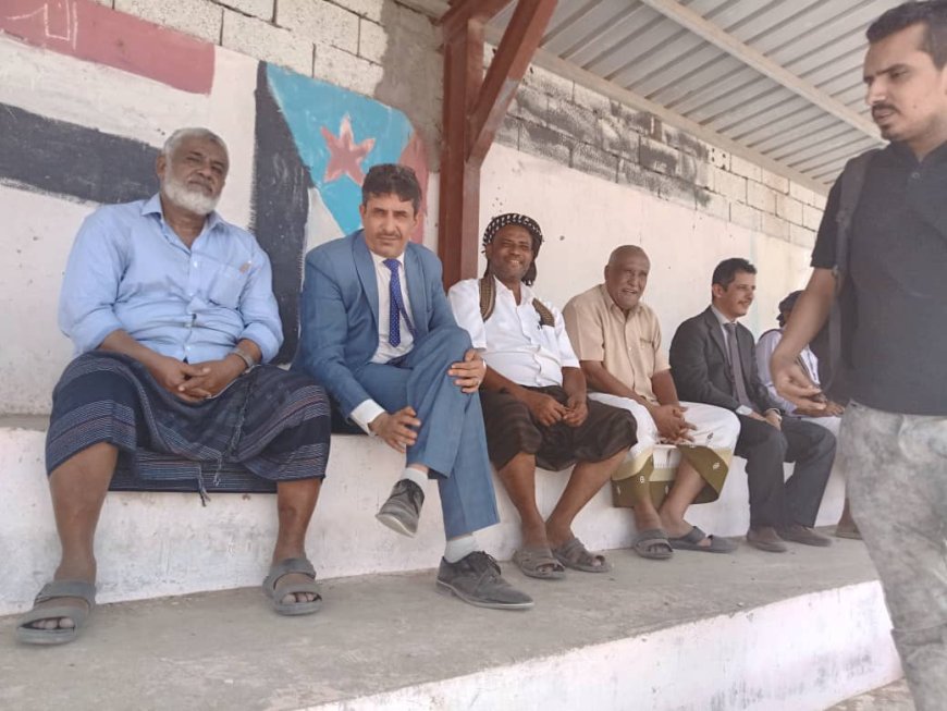 بتوجيهات من وزير الشباب والرياضة وفد وزاري يزور ملعب البيتي من أجل تعشيبه