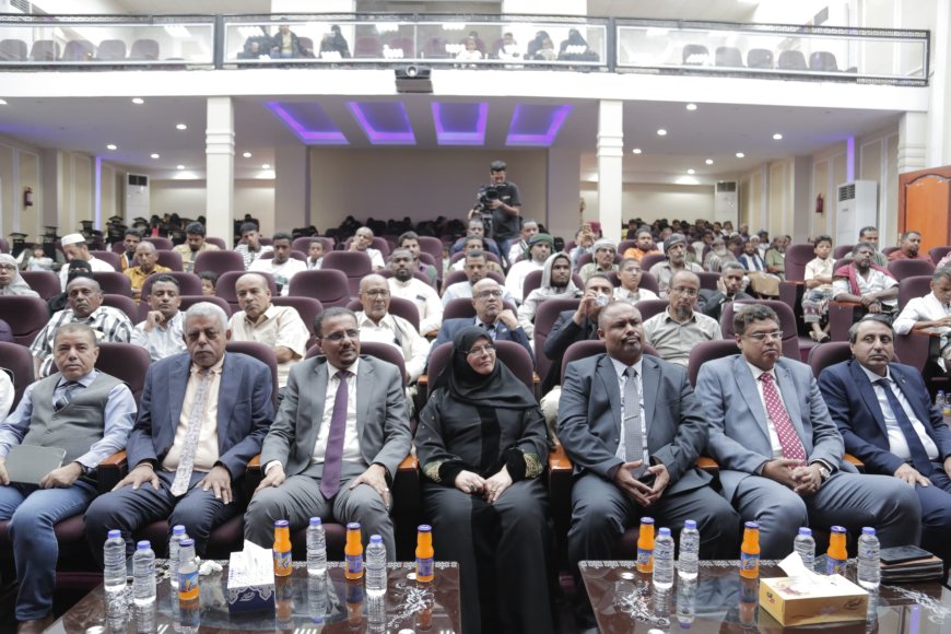 الأمين العام لمحلي حضرموت يشهد الحفل الخطابي والتكريمي لتخريج 46 طالبًا وطالبة في دبلوم الطوارئ التوليدية والوليدية بساحل حضرموت