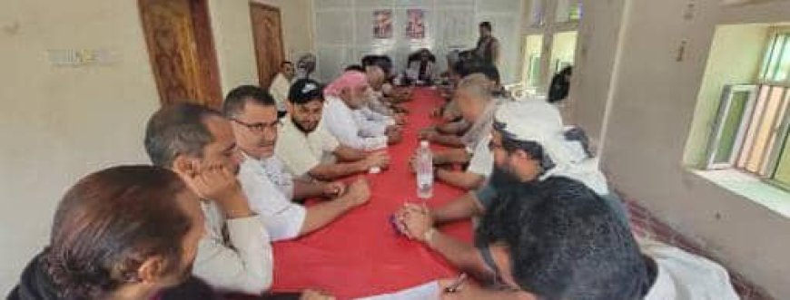 مدير عام قعطبة يترأس اجتماعاً هاماً لاصلاح مجاري المركزي وادي شداد، وتوفير مياه الشرب بمدينة قعطبة