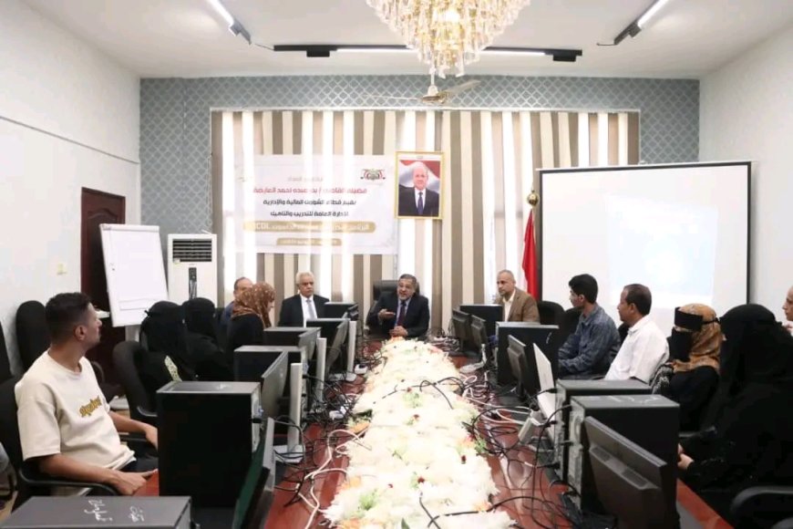 وزير العدل يدشن برنامجاً تدريبياً في المهارات الحاسوبية لموظفي الوزارة