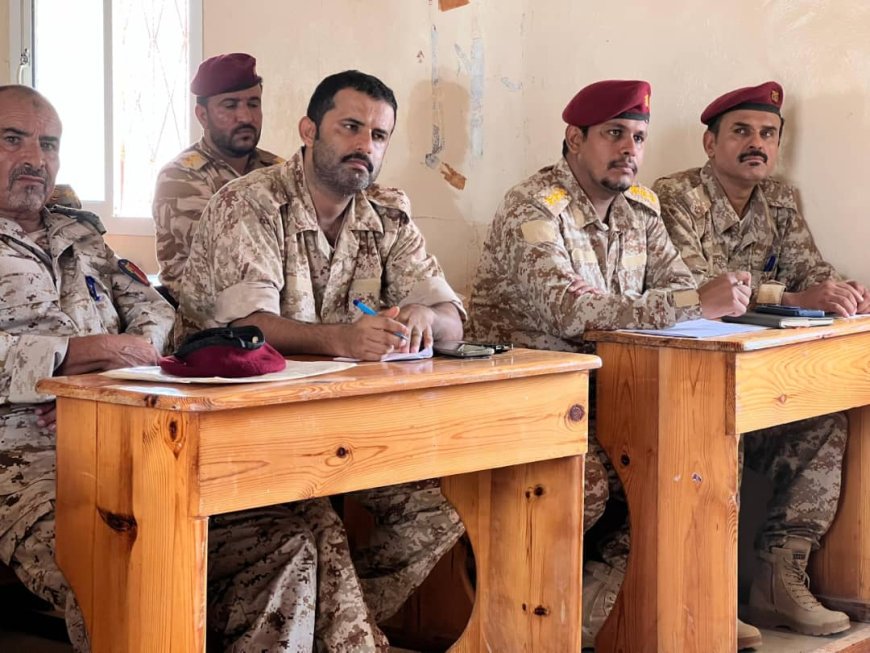 اللواء مرصع يدشن دورتين تدريبيتين في محور الغيضة لتعزيز الجاهزية والانضباط العسكري