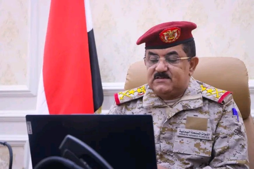 الفريق الركن محسن الداعري وزير الدفاع يبحث مع السفير الياباني مستجدات الاوضاع في اليمن