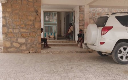 محكمة ميفعة شبوة تهدد بإغلاق أبوابها وتحويل الدوام ومعاملات المواطنين إلى العاصمة عتق لعدم استجابة مطالب المحكمة من قبل سلطة المديرية