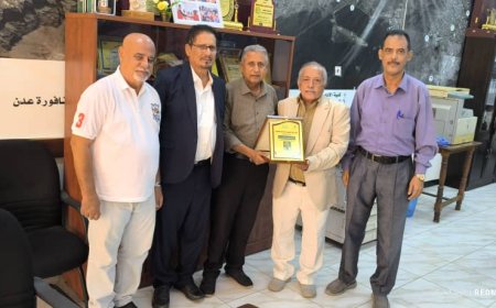 نقابة الصحفيين والإعلاميين الجنوبيين تكرم المهندس قائد راشد أنعم مدير عام صندوق النظافة بالعاصمة عدن