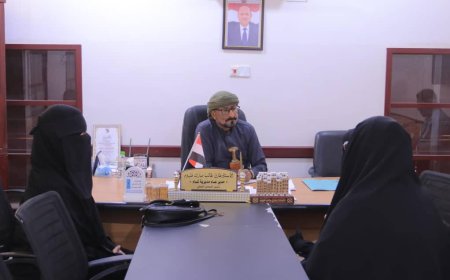 مدير عام شبام يطّلع على انشطة منتدى نون التغيير ويُشيد بجهودهم في مبادرة المخيم الصيفي الخامس