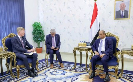 رئيس الوزراء يستقبل في العاصمة المؤقتة عدن المبعوث الأممي إلى اليمن