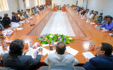 شبوة: المكتب التنفيذي يعقد دورته الاعتيادية ويشيد بدعم المحافظ بن الوزير لقطاع التعليم