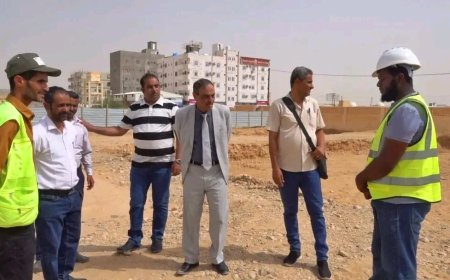 الامين العام يدشن الأعمال الإنشائية لمركز علاج سوء التغذية بمدينة عتق