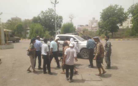 مدير عام مستشفى الأمراض النفسية يلتقي قائد الفرقة الرابع عمالقة والوفد المرافق له