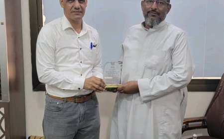 مدير عام غيل باوزير يكرم مؤسسة صنائع المعروف الإنسانية تقديرًا لجهودها المتواصلة