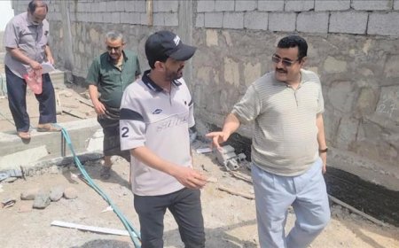 مدير عام المنصورة يتفقد مشروع "بناء صالة للألعاب لنادي أهلي عدن الرياضي"