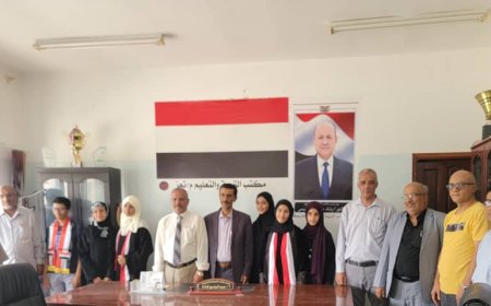 مدير مكتب التربية والتعليم بتعز يستقبل الطلبة المتأهلين للمشاركة في مسابقة تحدي القراءة في دبي ومؤسسة معكم تساهم في تكريمهم