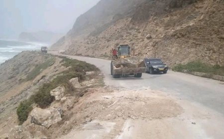 ضمن الاستعدادات لموسم خريف حوف.. تواصل أعمال إعادة تأهيل طريق الغيضة – حوف – صرفيت