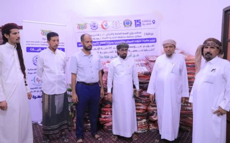 الأمين العام للمجلس المحلي يدشّن توزيع البطانيات المقدمة من مؤسسة شروين للتنمية الإنسانية