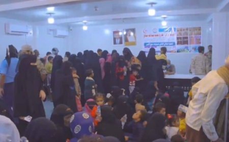 تعز.. استمرار أعمال المخيم الطبي المجاني الثاني لعلاج حالات حول العين في مدينة المخا