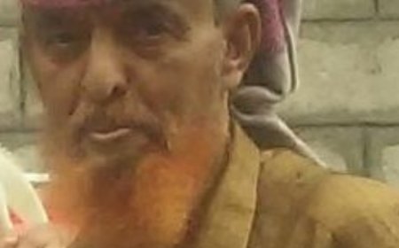 مدير عام الوضيع يعزي بوفاة الشخصية الاجتماعية الشيخ صالح حيدرة مشاقم المحوري