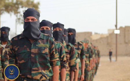 بعرض عسكري مهيب.. إدارة أمن أبين تشهد تخرج الدفعة الثالثة لقوات الطوارئ - أبين