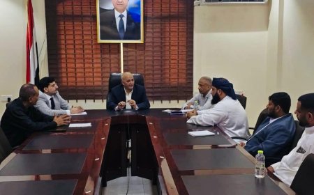 الشرجبي يناقش أوضاع المياه في مديرية حصوين وتداعيات إعصار “تيج”