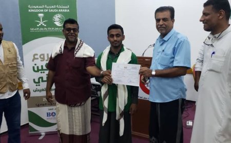 مدير عام مديرية القطن يدشن توزيع الحقائب المهنية