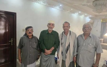 اللواء بارجاش برفقة قيادات عسكرية وطبية تزور الفريق محمود الصبيحي وتناقش مستجدات الأوضاع في البلاد وحضرموت