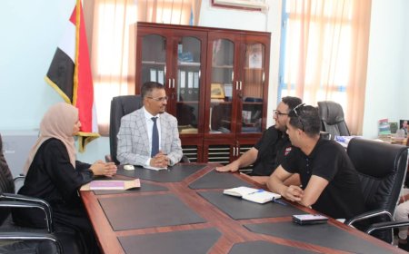 الأمين العام لمحلي حضرموت يطّلع على مشروع البرنامج التدريبي لتأهيل الفتيات في المجالات الرقمية والتقنية