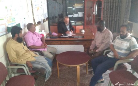 مدير عام مكتب الصحة والسكان بأبين يلتقي قيادة جمعية الهلال الاحمر 