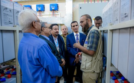 جامعة عدن تدشن مشروع الطاقة الشمسية لخمس من كلياتها