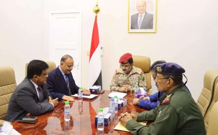 برئاسة وزير الدفاع .. لجنة وزارية تقر عددا من الاجراءات لتأمين انسياب السلع ووقود الطاقة بين المحافظات