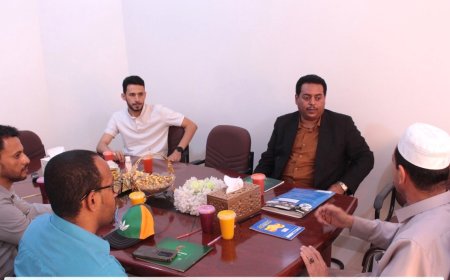 بحث سبل التعاون بين مؤسسة الصندوق الخيري ومؤسسة دار الشفاء الطبية بسيئون