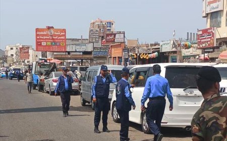 شرطة السير بعدن تنفذ حملة ميدانية مكثفة لضبط السيارات المخالفة