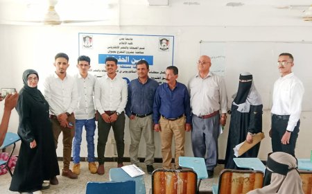 طلاب قسم الصحافة في كلية الإعلام ينهون مشروع تخرجهم ويحصدون تقدير امتياز