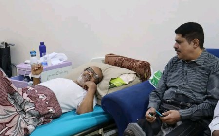 رئيس تنفيذية انتقالي حضرموت يطمئن على صحة المناضل أحمد العساني ويشيد بمواقفه النضالية