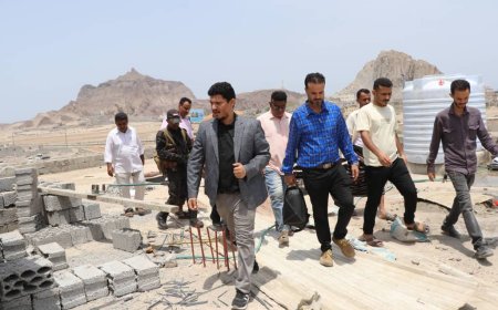 مدير عام البريقة "الشوبجي" يدشن العمل بمشروع إستكمال الدور الثاني لمبنى الأسر المنتجة