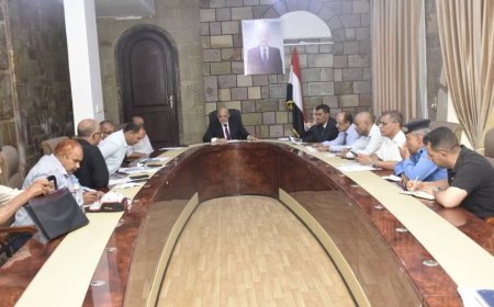 اجتماع بتعز يناقش الإجراءات الطارئة لتوفير المياه وتخفيف معاناة المواطنين