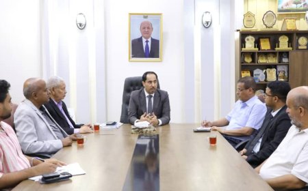 البكري يلتقي مدير عام مكتب الوزارة بوادي وصحراء حضرموت