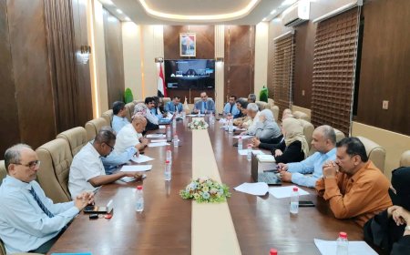 وزير الصحة يترأس اجتماعين لمناقشة الوضع الوبائي الراهن ومستوى أداء القطاعات الصحية