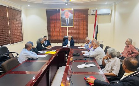 وزير المياه يبحث مع اليونيسيف الآليات العاجلة لإمدادات المياه في مدينة تعز