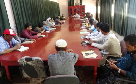 المكتب التنفيذي بمحافظة أبين يعقد اجتماعه الدوري برئاسة المحافظ ويقف امام عدد من التقارير