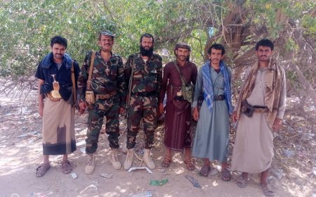 فريق التوجيه المعنوي بمحور سبأ ينفذ نزولًا ميدانيًا إلى مواقع اللواء الأول في جبهة حريب