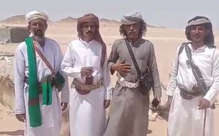 الشيخ لكرش باعوضة يستقبل رحالة شبوة بسلطنة عمان بعد رحلتهم على ظهور الإبل للانطلاق إلى دول الخليج والعراق