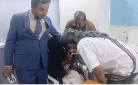 دشن مدير عام مديرية أحور  ومدير مكتب الصحة والسكان حملة التطعيم ضد شلل الاطفال 