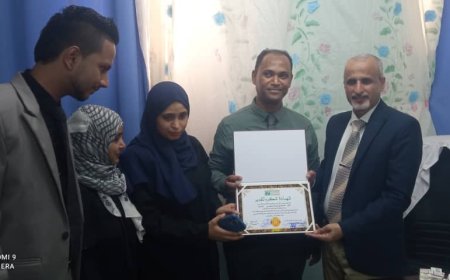 بحضور الوكيل الشبحي مؤسسة قمة عدن للصحة والتربية والتنمية AAF ترفد مجمع المعلا الصحي بأدوية علاجية لأمراض النساء والتوليد