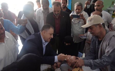 أمين عام محلي أبين يدشن حملة التحصين ضد شلل الأطفال من منزل إلى منزل