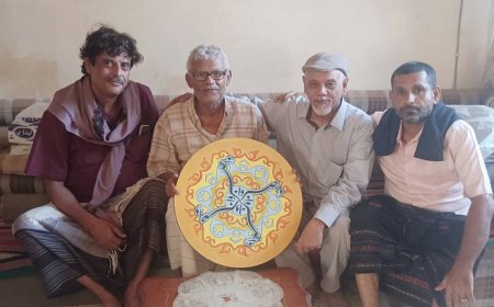 أعضاء اللجنة الاستشارية للثقافة في المجلس الانتقالي يطمئنون على صحة الموسيقار أحمد بن غودل