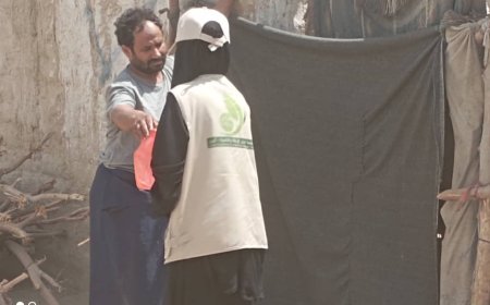 مؤسسة صدى للاغاثة مستمرة في مبادرة توزيع الثلج (البرد) في ضواحي مدينة جعار في محافظة أبين