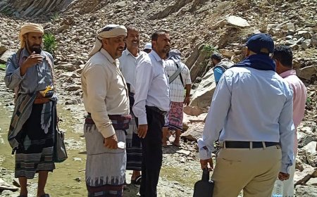 السلطة المحلية والصندوق الاجتماعي يسلمان موقع تنفيذ مشروع الحاجز المائي بيافع سرار للجهة المنفذة