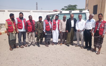 القادري والشدادي يسلمان الهلال الأحمر اليمني فرع أبين موقع بناء غرفة الولادة في الوحدة الصحية بالشيخ سالم بزنجبار 