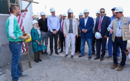 وزير المياه ووفد البنك الدولي يطلعان على سير العمل في مشروع محطة ضخ المياه بمنطقة البرزخ